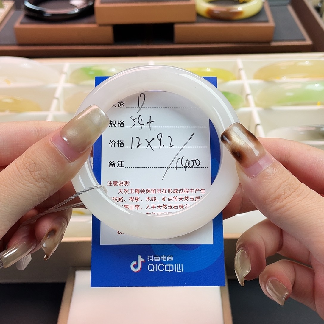 和田玉未镶嵌手镯没黑杂 漏！！