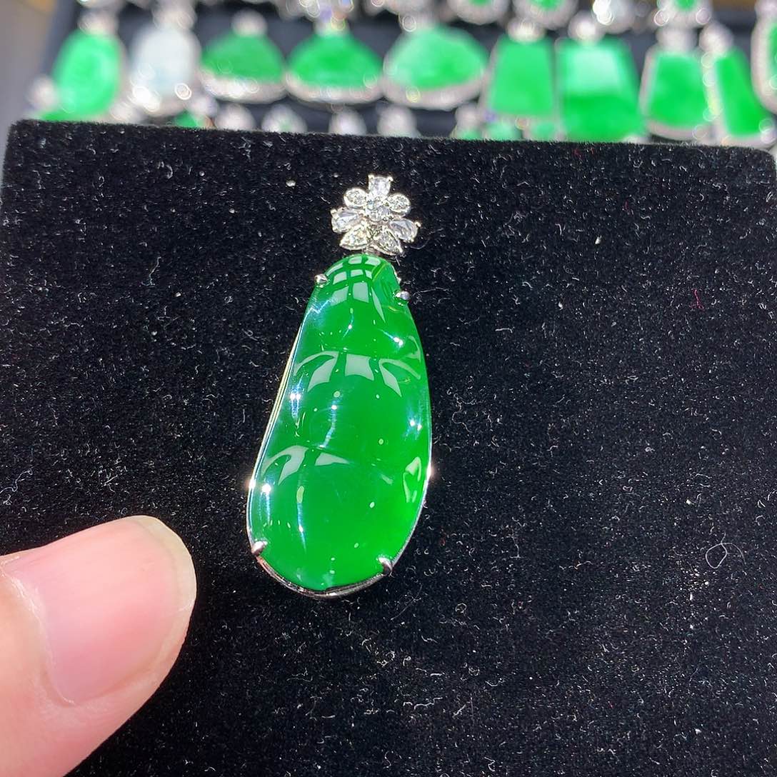 翡翠18K金镶嵌颈饰