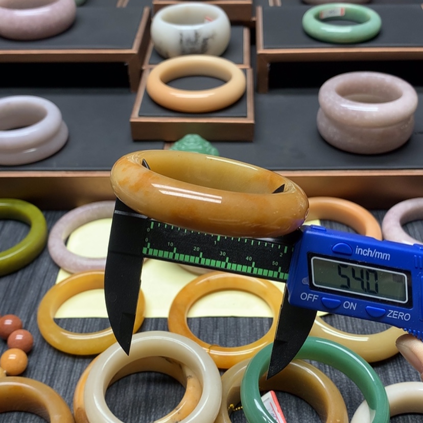 【闪购商品】石英质玉手镯未镶嵌