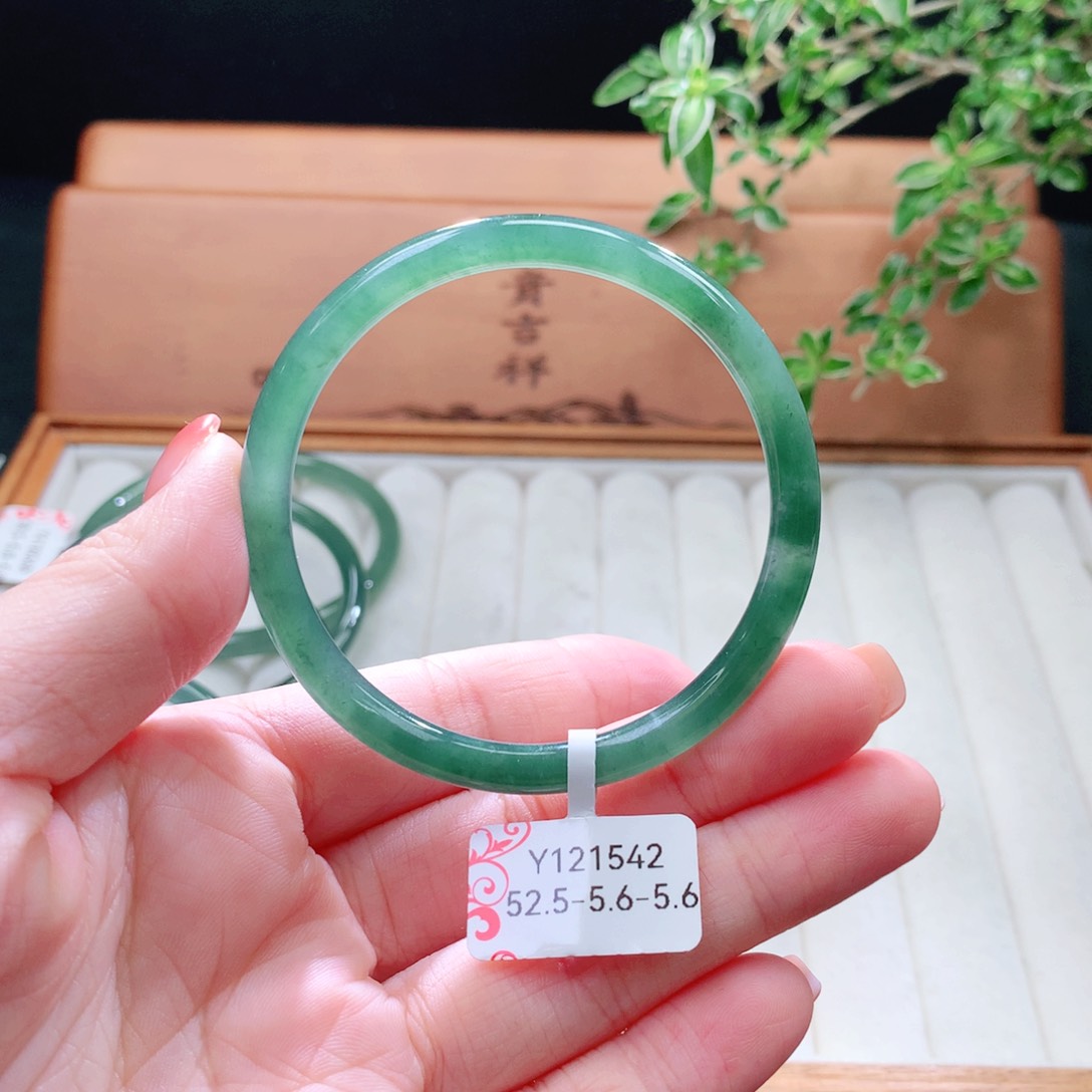 未镶嵌手镯（圆镯）翡翠