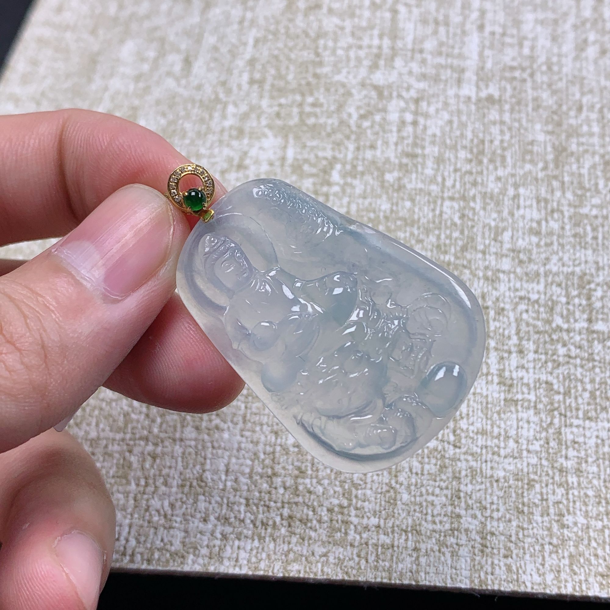 缅甸天然A货翡翠镶嵌18k金冰种御龙观音吊坠45.9x28.2x5.7