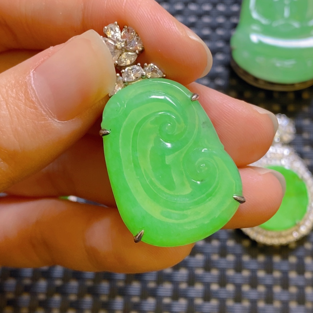 翡翠颈饰银S925镶嵌吊坠