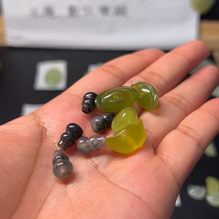 维***)岫玉未镶嵌吊坠(不含链)