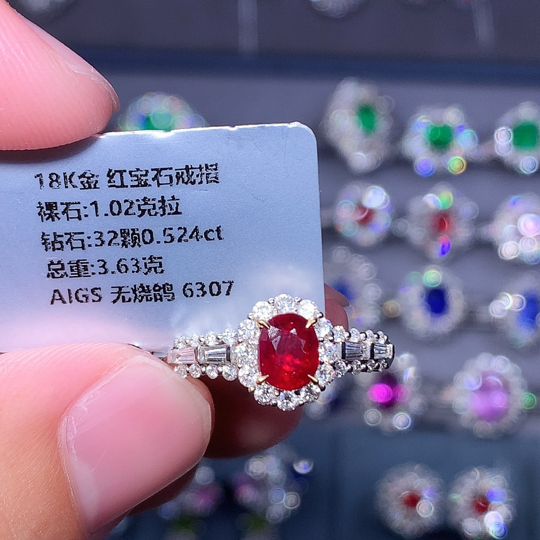 红宝石戒指18K金镶嵌