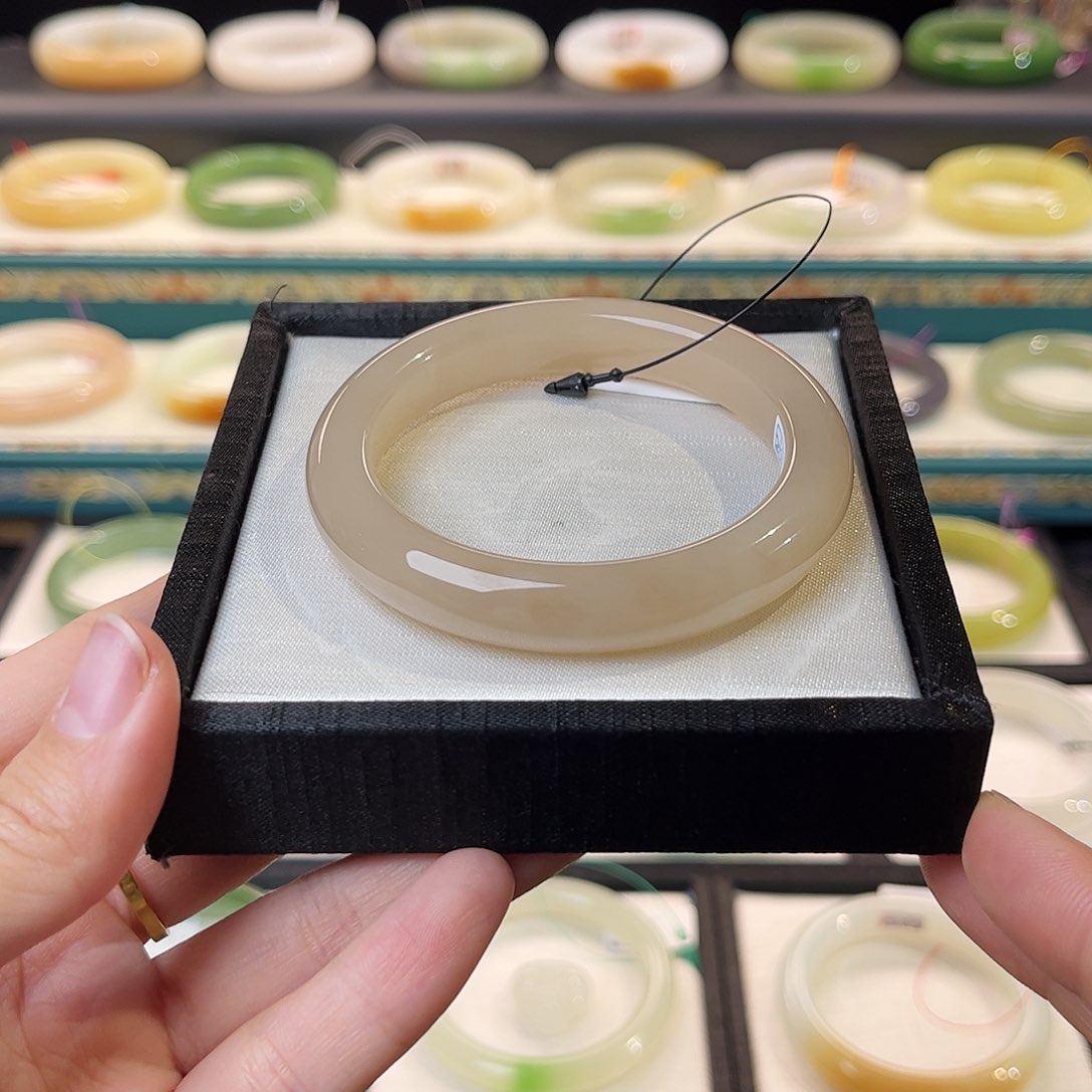 和田玉手镯未镶嵌 红藕粉