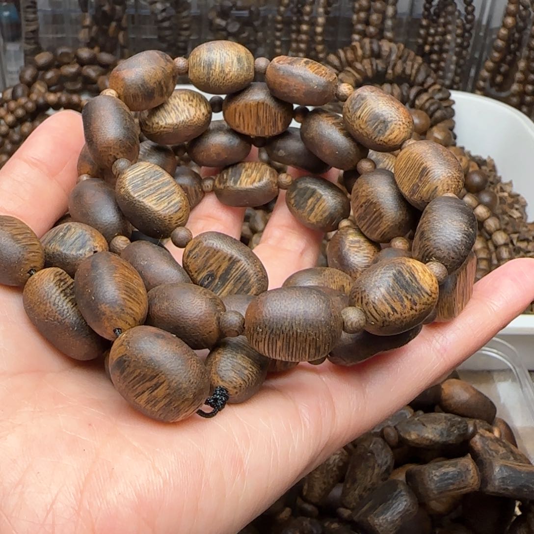 沉香手串6*6多圈留疤57克老料