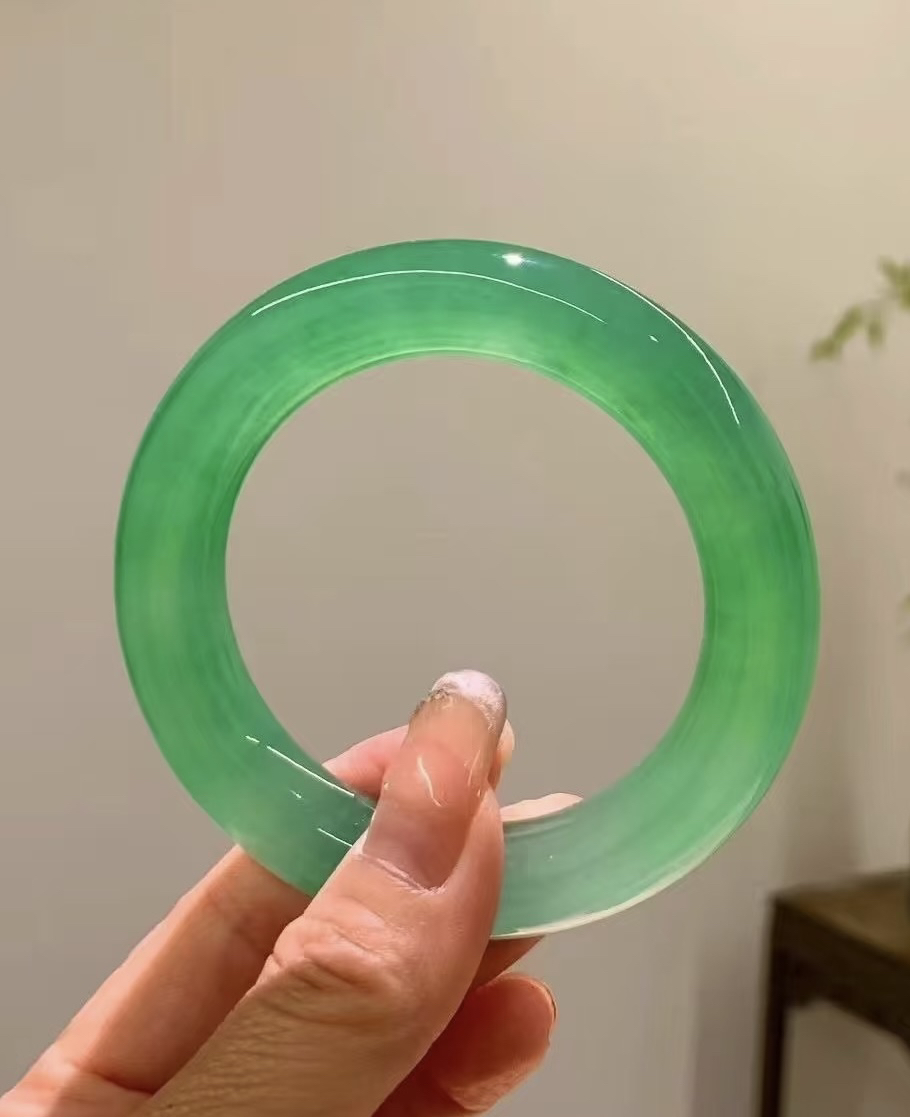 时尚女神缅风精美手镯 多样性发货