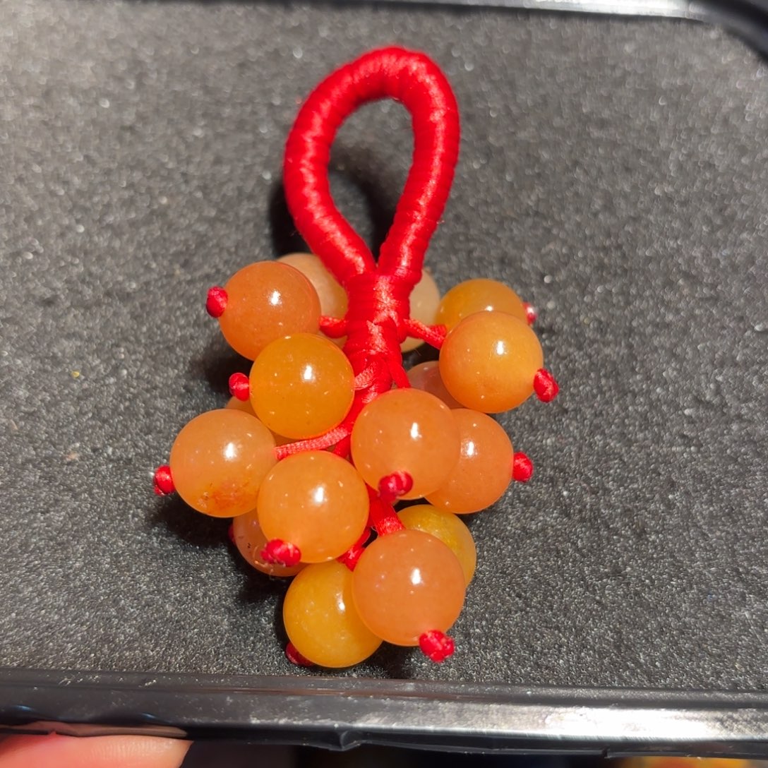 ****欲石材桂林鸡血玉串串摆件