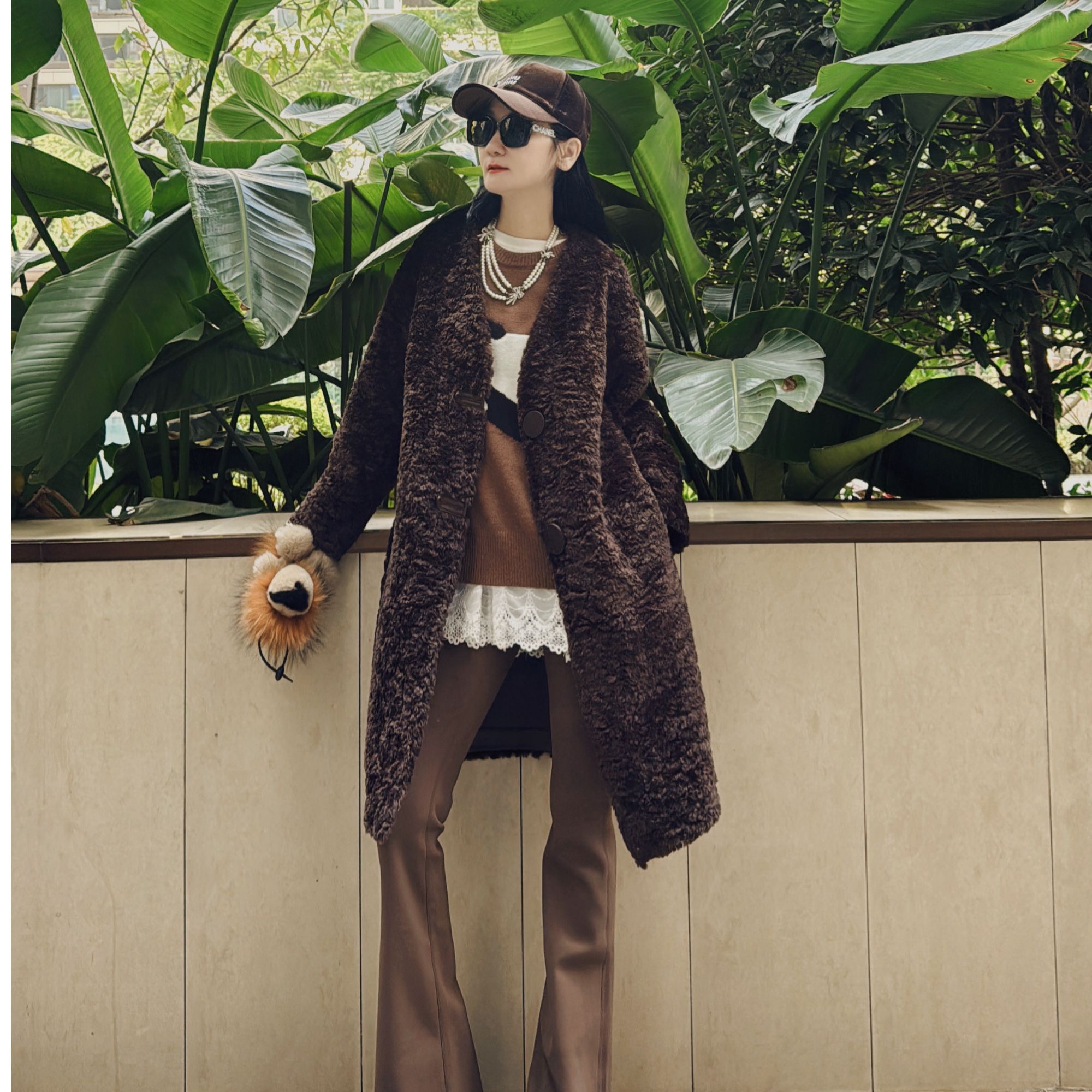 M54J037慕之淇拉贡象羔皮毛一体复古大扣子设计感毛茸茸时尚外套