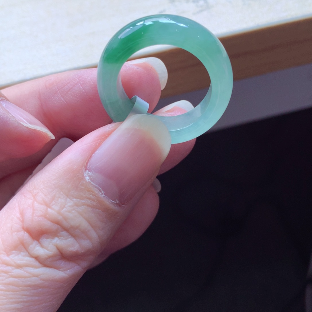 翡翠颈饰未镶嵌吊坠