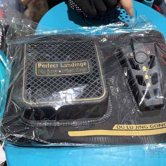 钓箱侧挂黑色。     