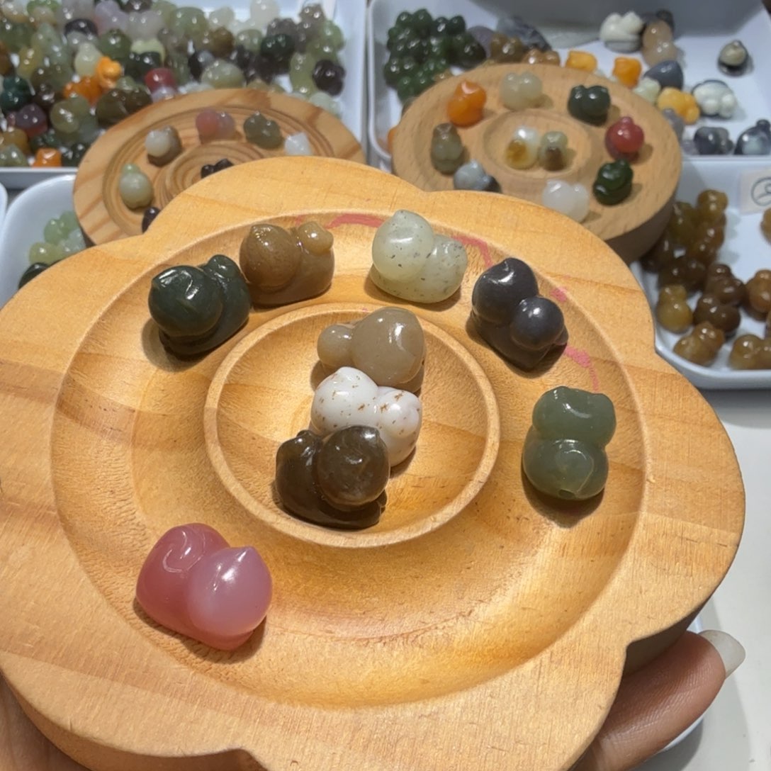 C***d和田玉未镶嵌珠宝奇石