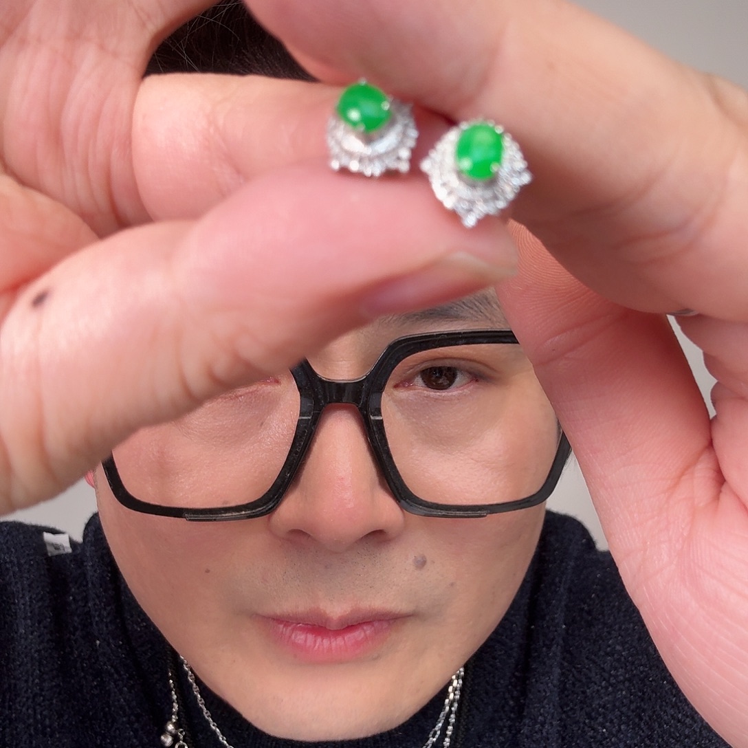 ****子翡翠18K金镶嵌颈饰一对