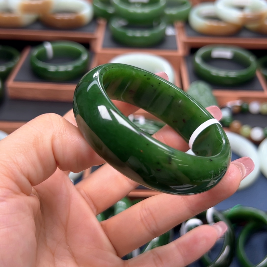 未镶嵌手镯和田玉（碧玉）