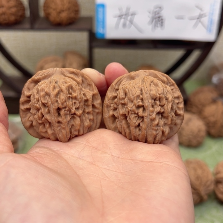 王***伟文玩核桃吊坠四座楼手把件