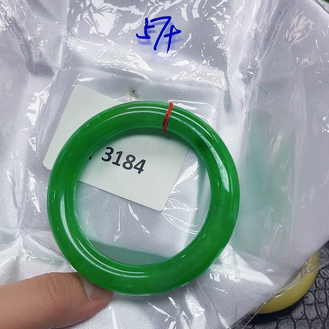 翡翠手镯未镶嵌默认微瑕