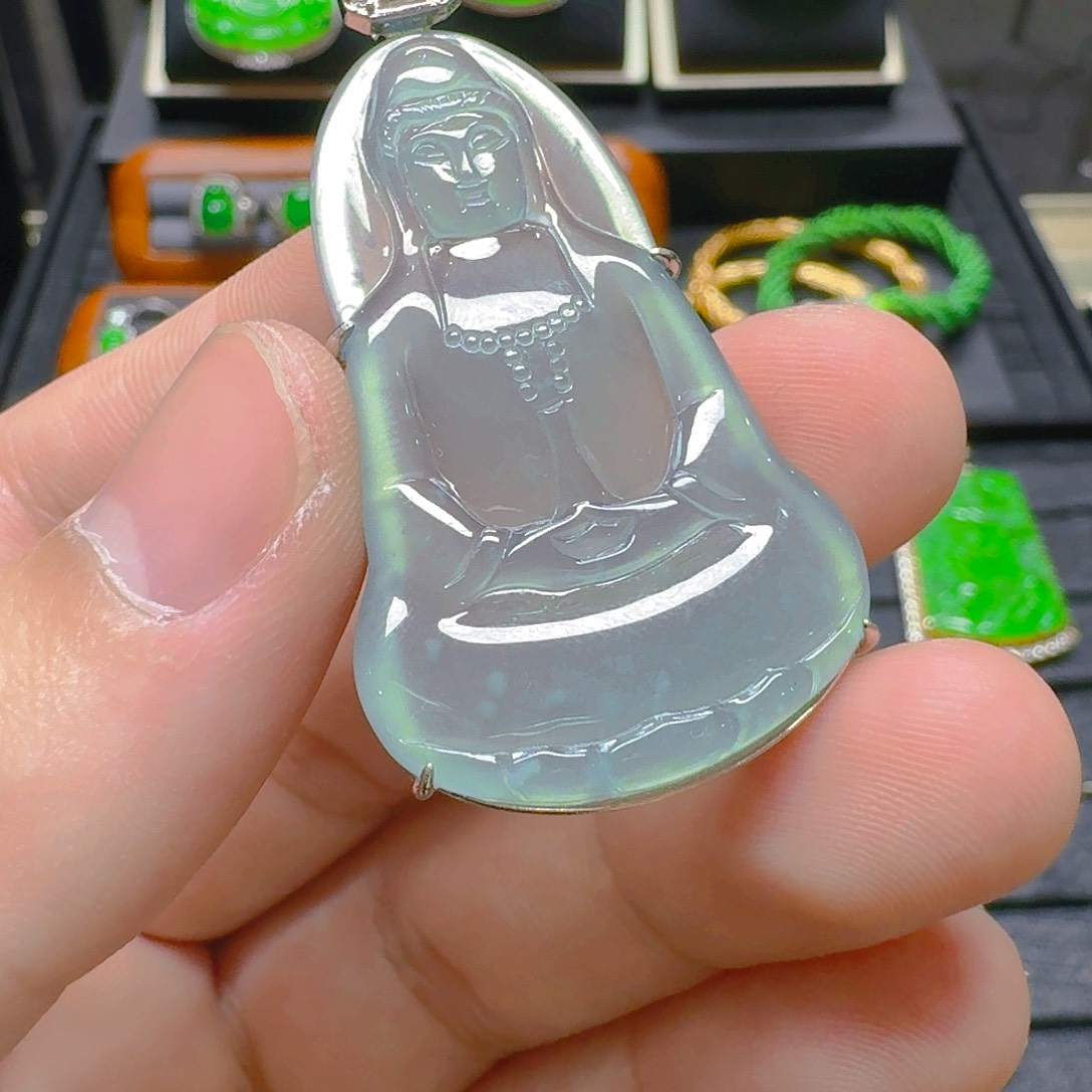 翡翠吊坠(赠链)未镶嵌