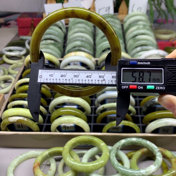 未镶嵌蛇纹石玉手镯115