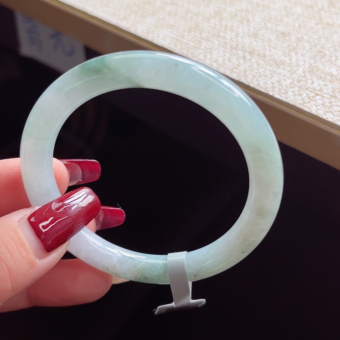 翡翠手镯未镶嵌手镯