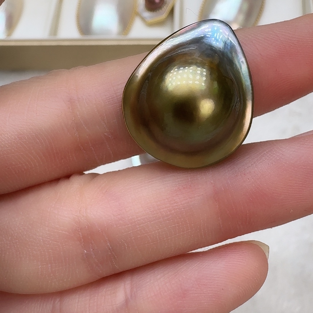 颈饰未镶嵌拼合珍珠（马贝珠）