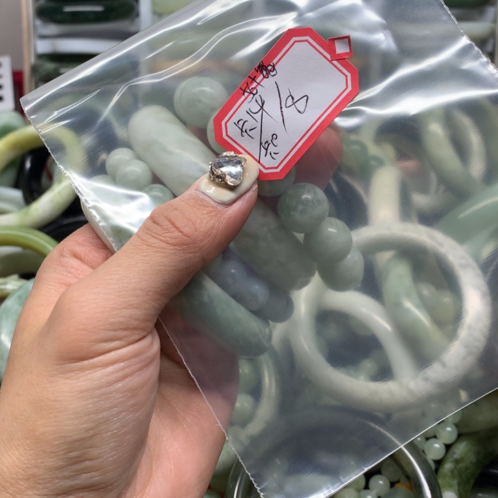 未镶嵌蛇纹石玉手镯苏****?8