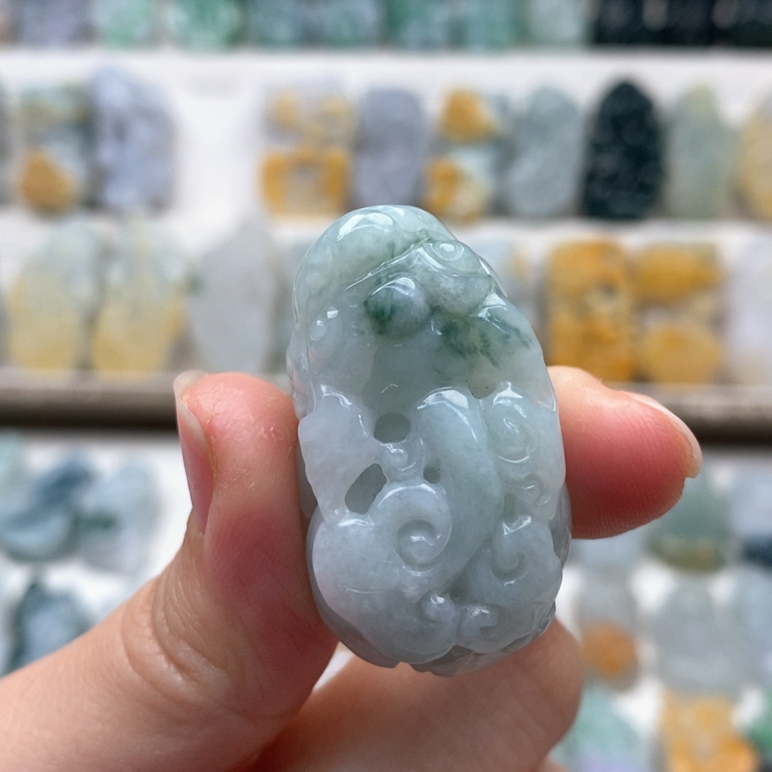 翡翠吊坠(赠链)未镶嵌