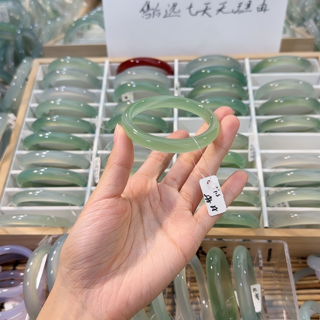 玛瑙/玉髓未镶嵌手镯圈口54.3