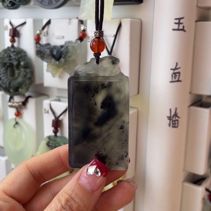 蛇纹石玉颈饰合金q****r