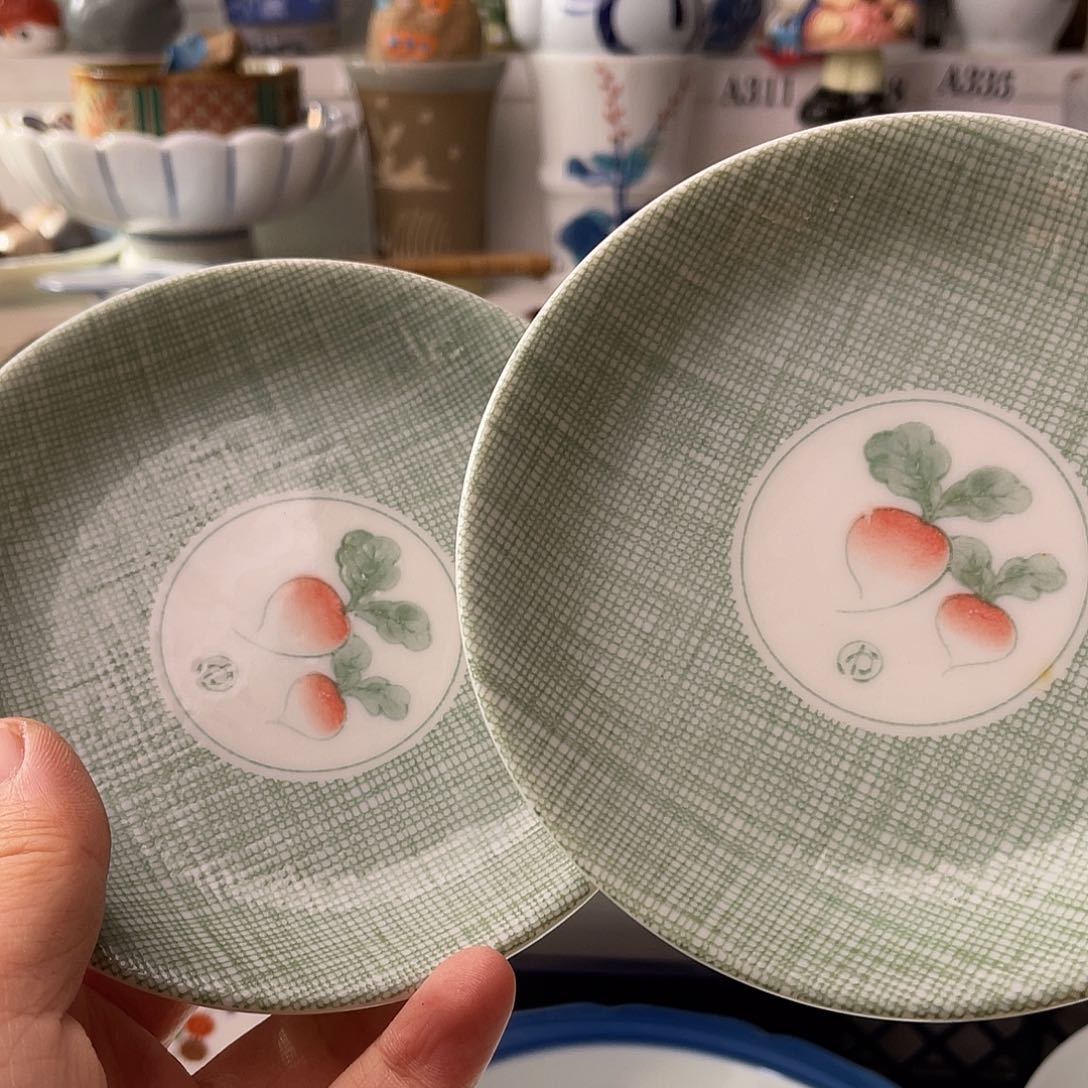 瓷片张**子哈哈哈我在这一片混乱里活不