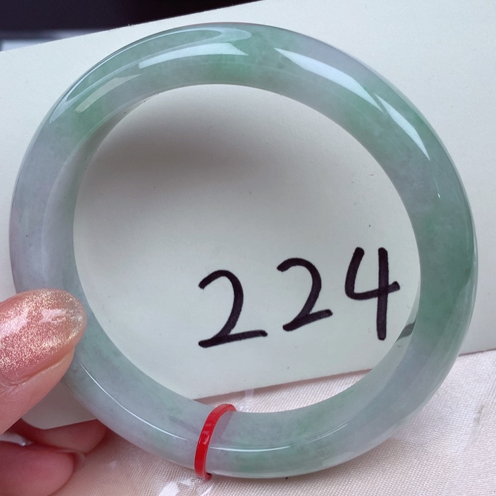 翡翠手镯未镶嵌翡翠