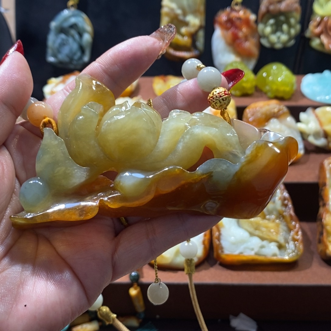 蛇纹石玉颈饰未镶嵌