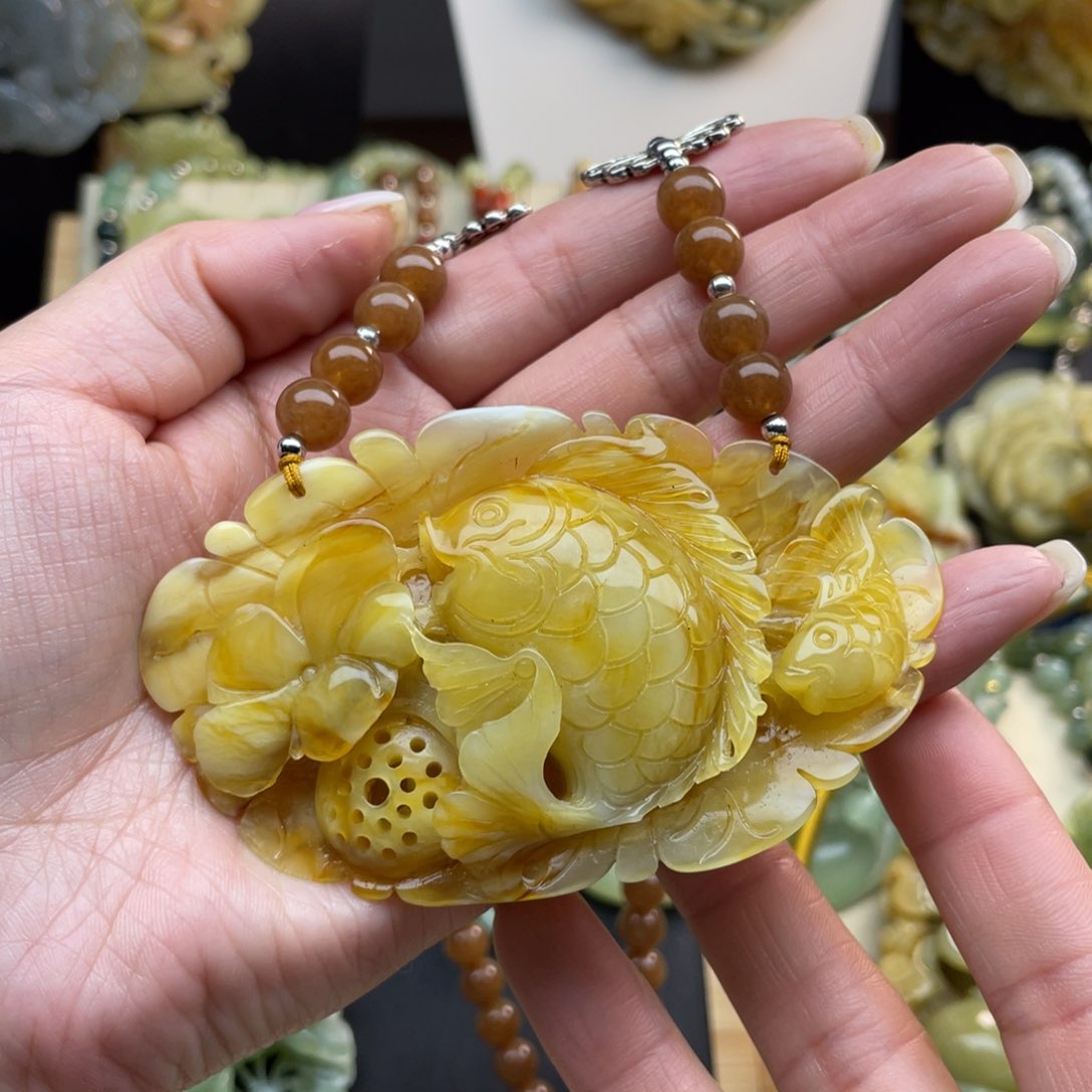 蛇纹石玉颈饰未镶嵌