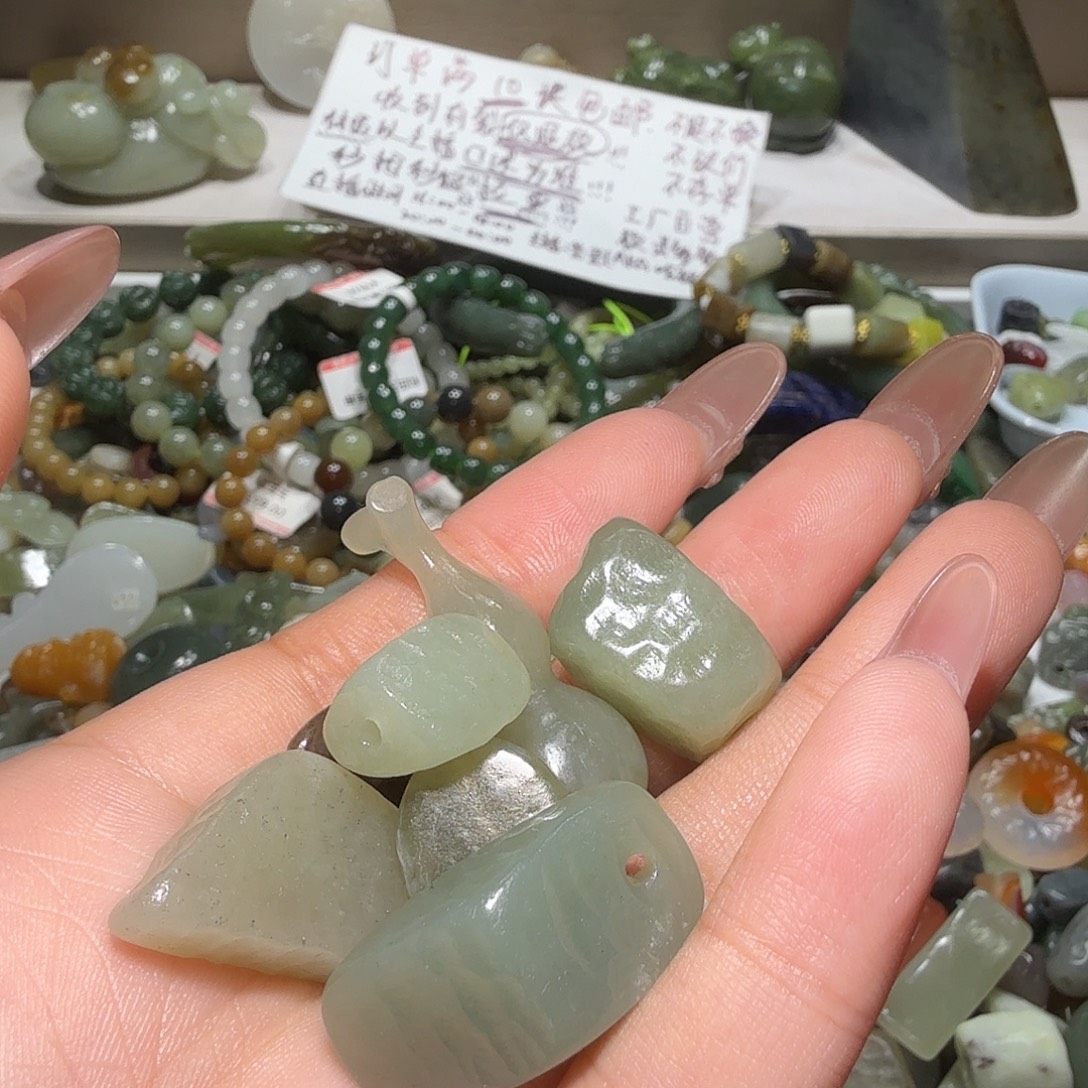 N****和田玉未镶嵌珠宝奇石