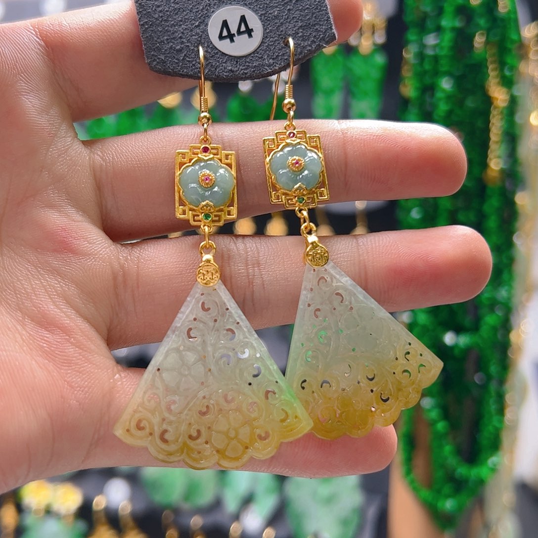 未镶嵌翡翠耳饰翡翠