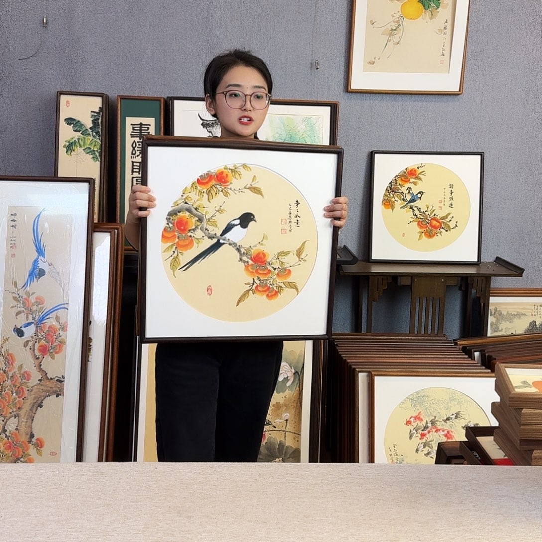 国画手绘带框尺寸： 53*53