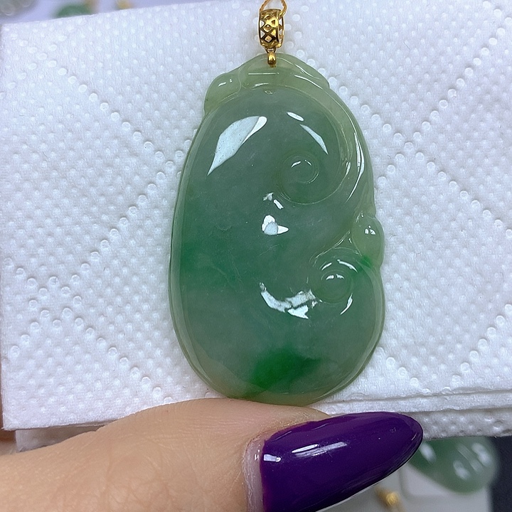 翡翠18K金镶嵌颈饰挂件