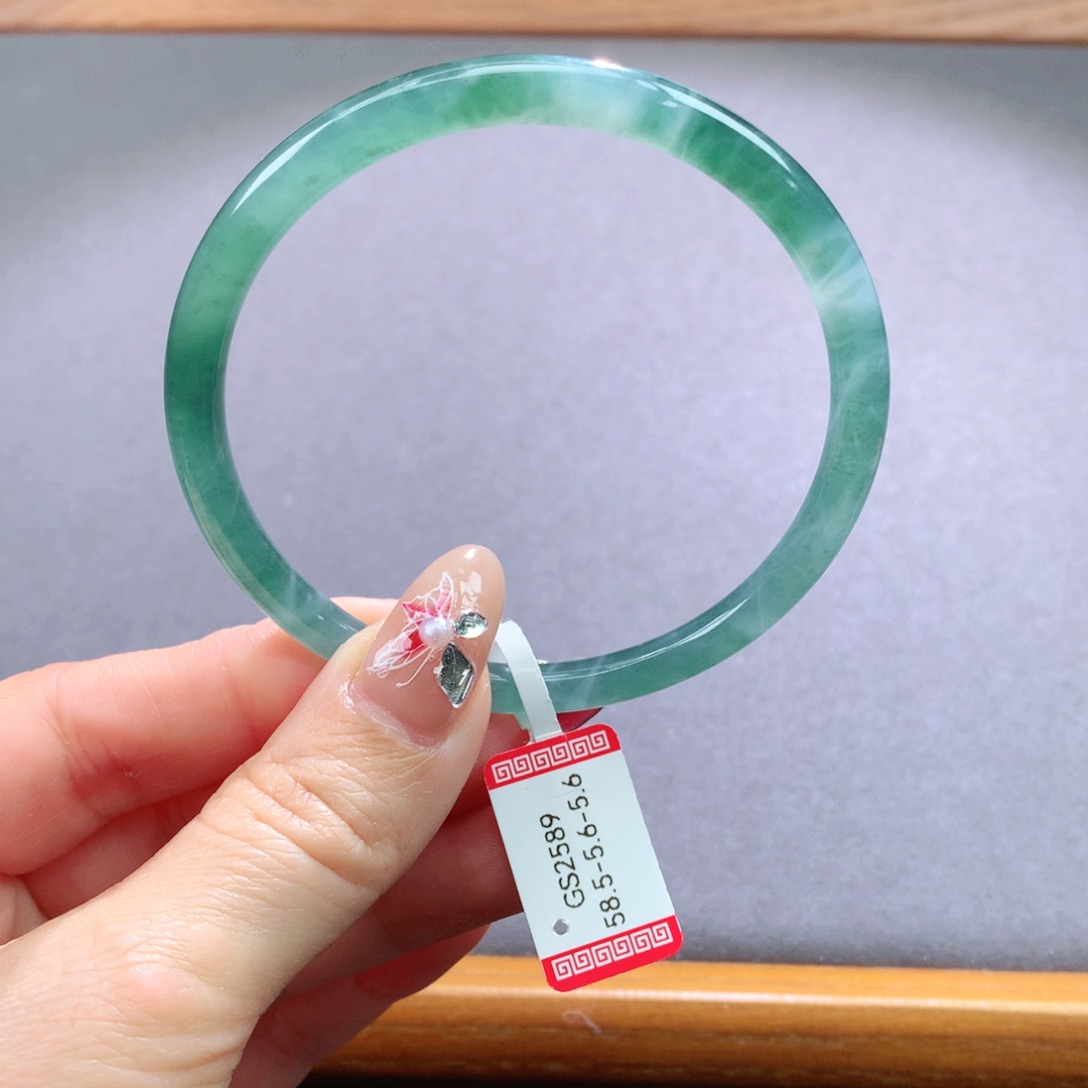 翡翠手镯未镶嵌天然翡翠手镯