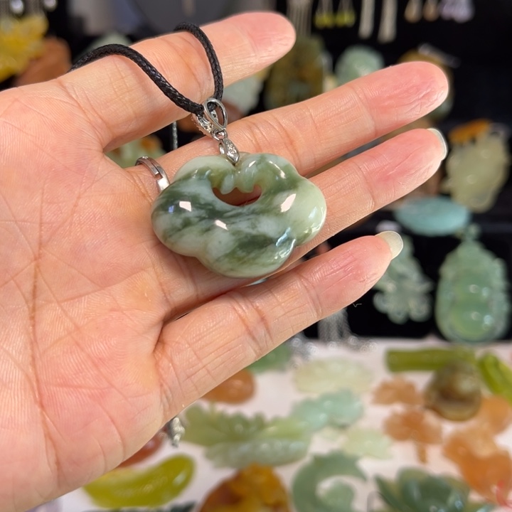 蛇纹石玉未镶嵌吊坠(赠链)