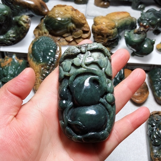 岫岩河磨玉（透闪石质玉）把件未镶嵌