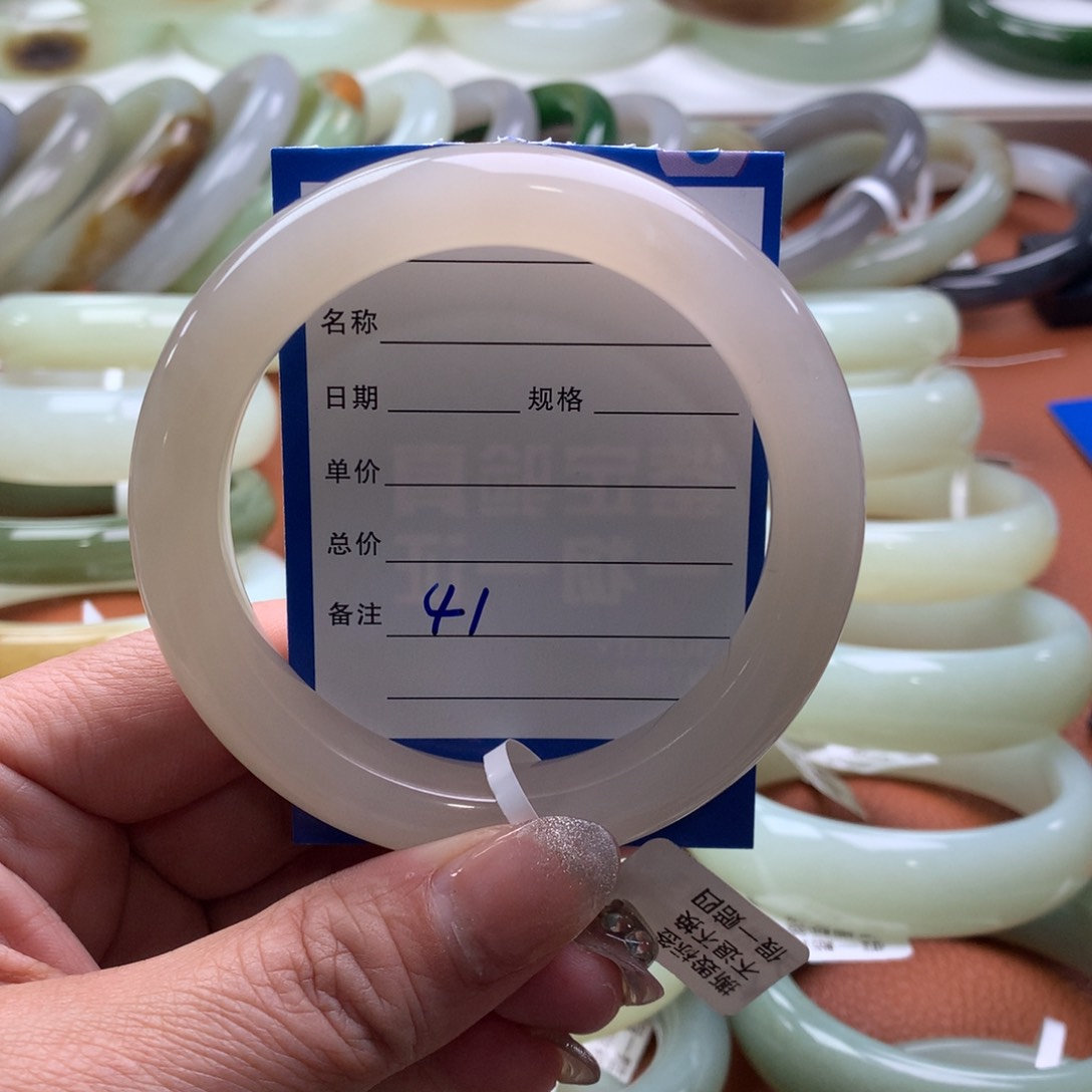 和田玉手镯未镶嵌