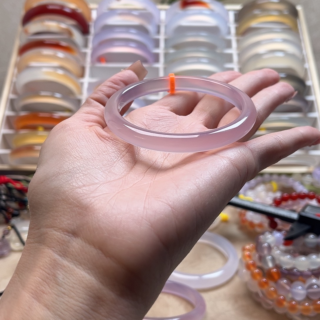 小****玛瑙/玉髓未镶嵌手镯