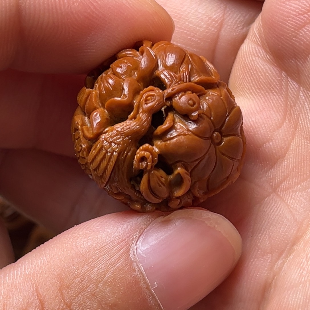 橄榄核手串2.7镂空荷花鱼单颗