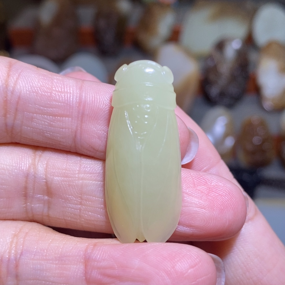 颈饰未镶嵌和田玉（黄玉）蝉