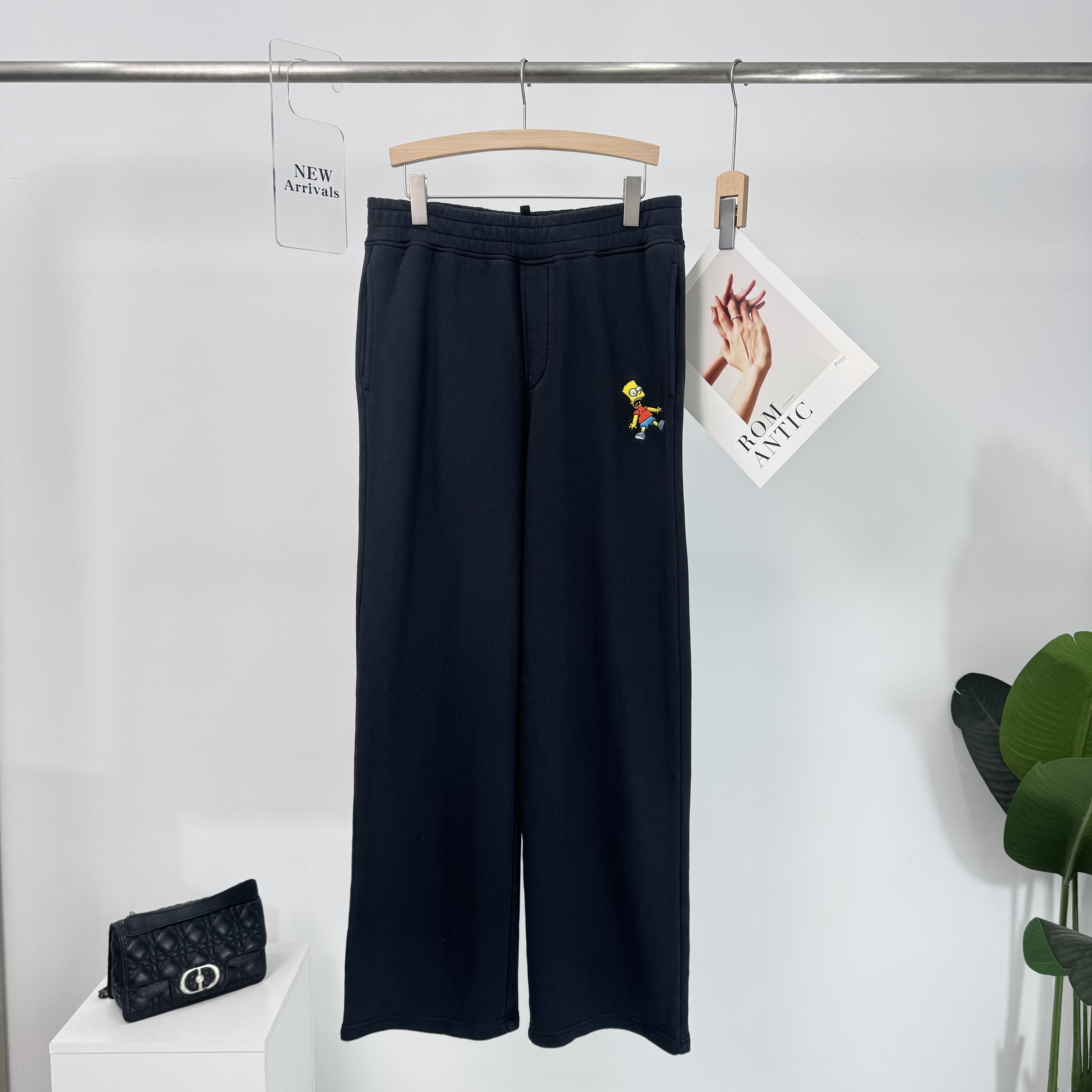 C395女子口袋卡通刺绣潮流舒适直筒加绒保暖宽松休闲裤471