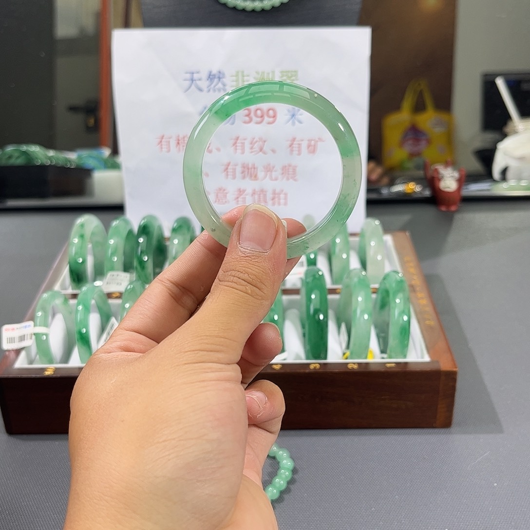 未镶嵌手镯石英质玉