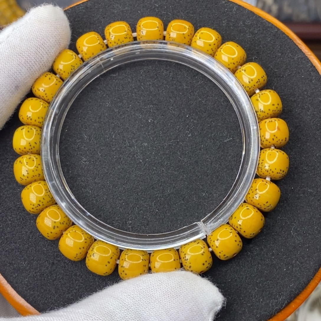 手串星月菩提卡9.5正月通体鸡油黄