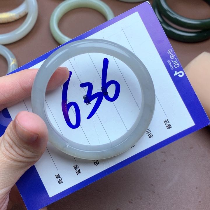 *****和田玉未镶嵌手镯