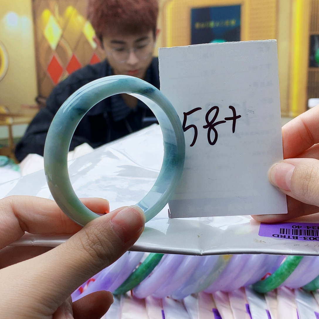 翡翠未镶嵌手镯000……