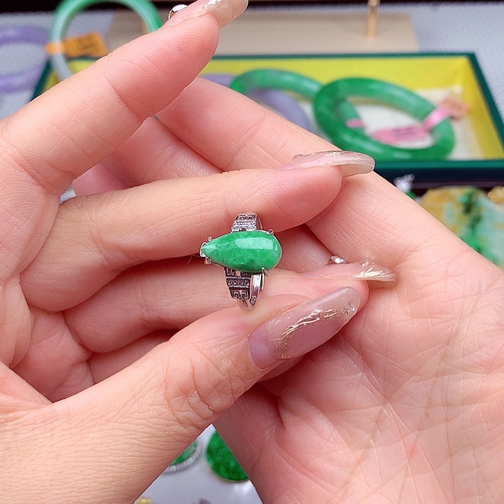 翡翠颈饰银S925镶嵌翡翠