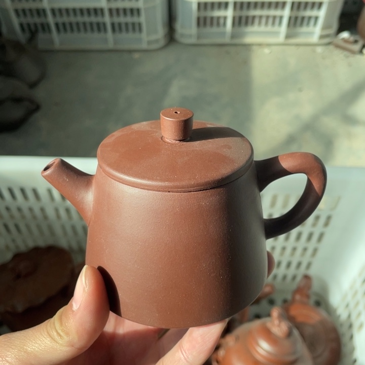 老厂紫砂壶一件。